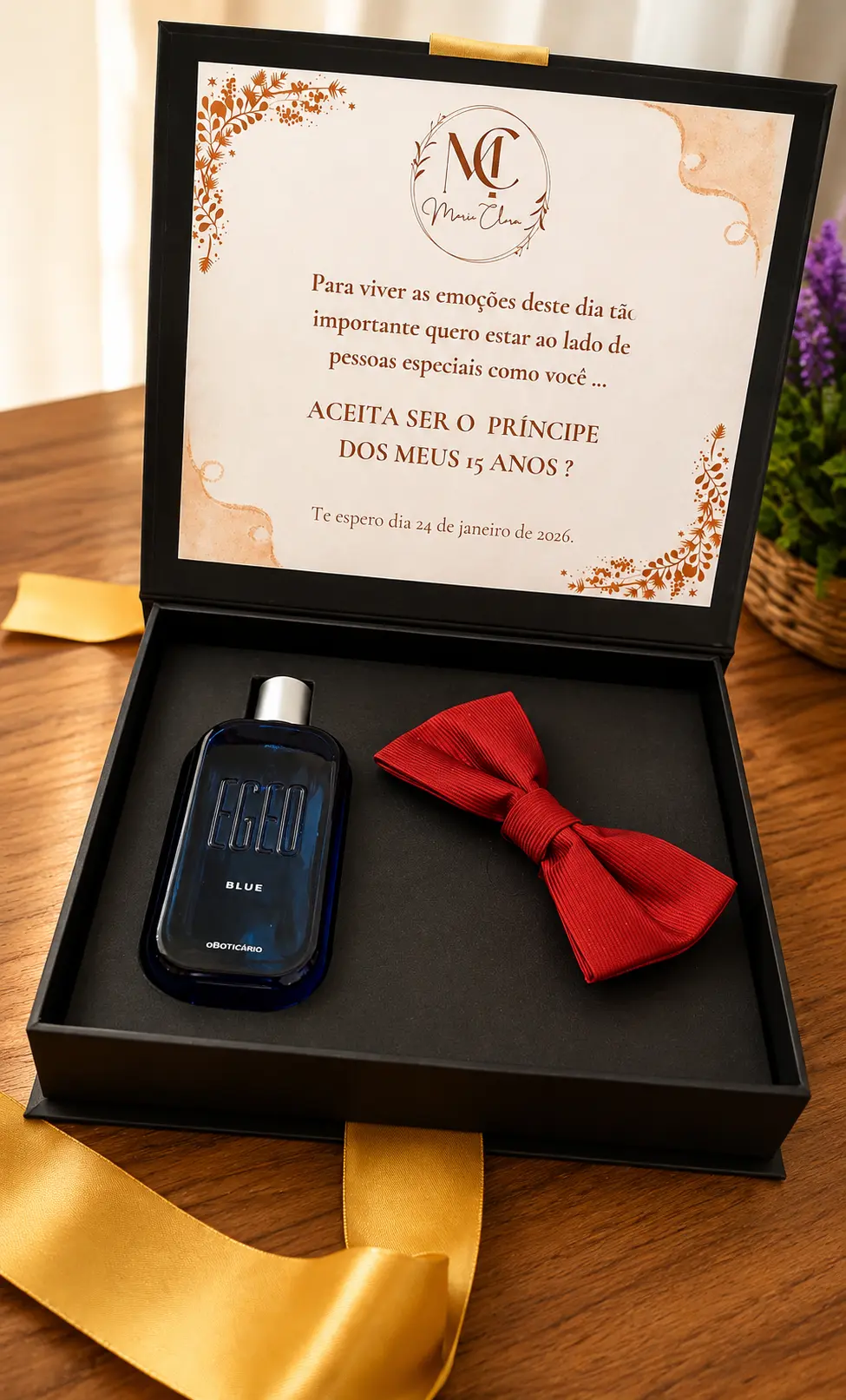 Caixa convite personalizada com mensagem impressa, perfume e gravata-borboleta
